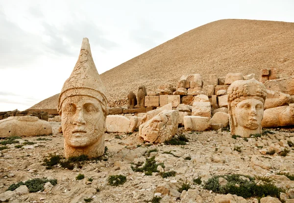 Nemrut 산 Commagene 왕국의 조각 — 스톡 사진