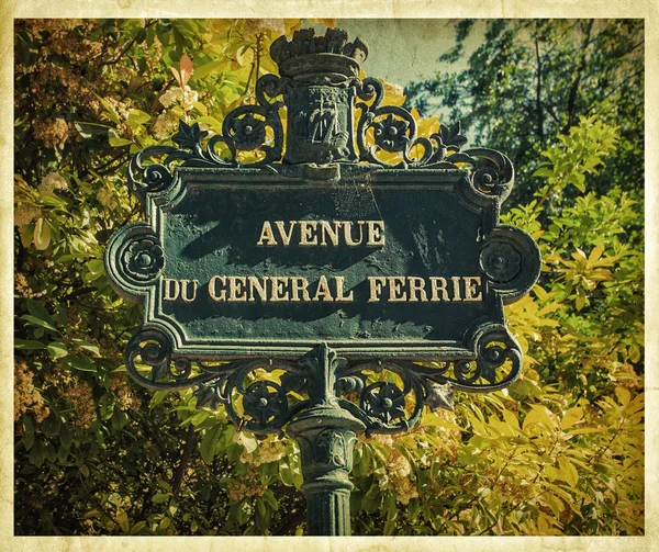 Vintage Parisian signboard. France — Stock Photo, Image