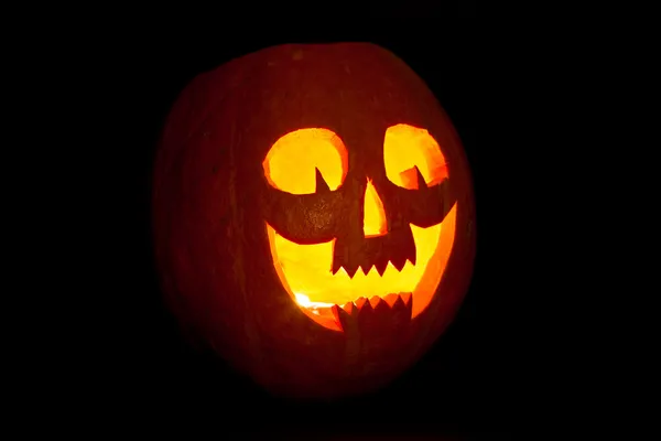 Lächelnder Halloween-Kürbis — Stockfoto