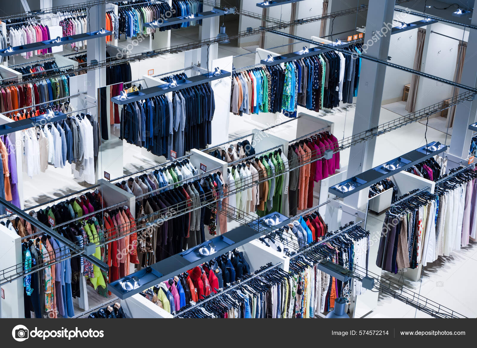 Salida Ropa Grande Lujo Interior Moda Tienda Prendas Vestir Ver