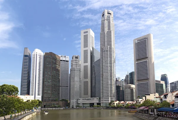 Singapur riverbank güneşli bir gün