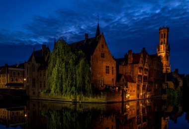 Rozenhoedkaai Bruges, Belçika, alacakaranlıkta