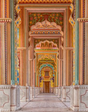 Jaipur 'daki renkli Patrika Kapısı