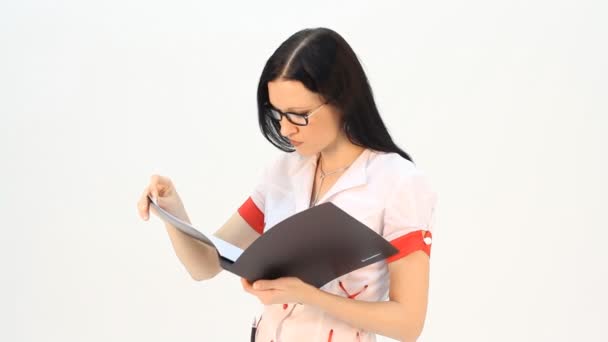 Female doctor in glasses with clipboard — Stock Video