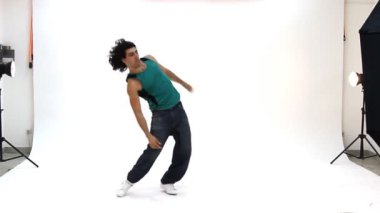 Genç breakdance eylem dans