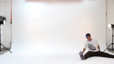 Genç breakdance eylem dans
