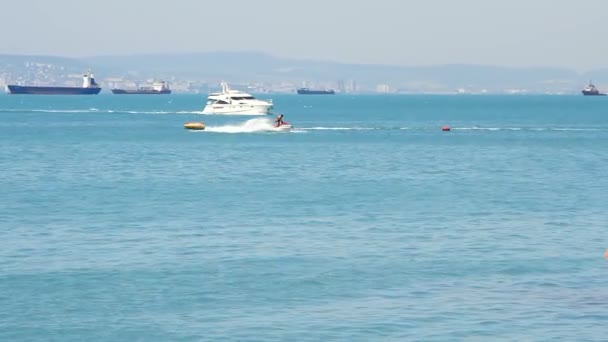 Yacht en mer bleue — Video