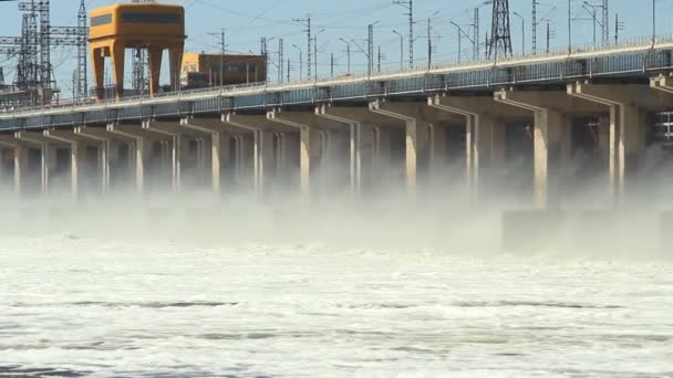 Reset of water at hydroelectric power station on the river — Stock Video