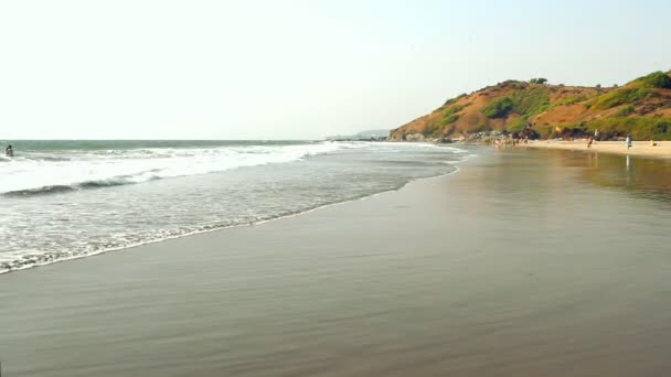 Індія Гоа Vagator пляж 20 лютого 2013 року. Приморський подання — стокове відео
