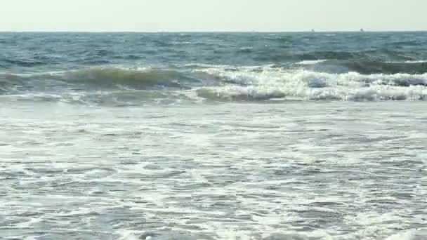 Bela onda do Oceano Azul, Goa Índia — Vídeo de Stock