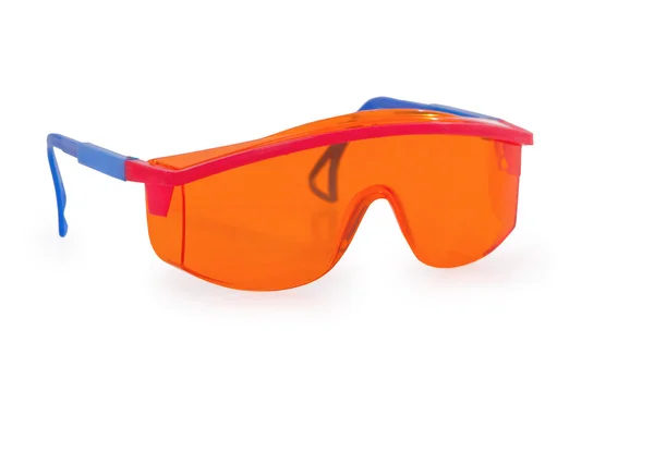 Lunettes de protection en plastique isolées sur fond blanc — Photo