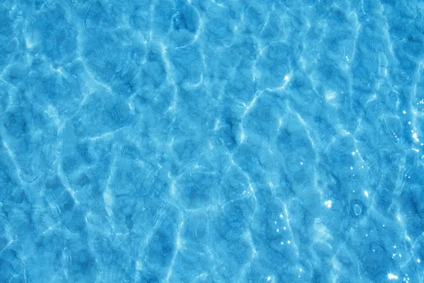 Bela água da piscina azul refrescante — Fotografia de Stock