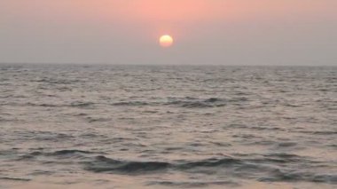 gün batımı ile akşam sahnede deniz