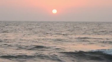 gün batımı ile akşam sahnede deniz