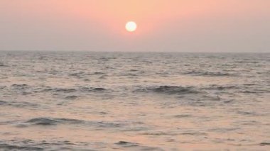 gün batımı ile akşam sahnede deniz