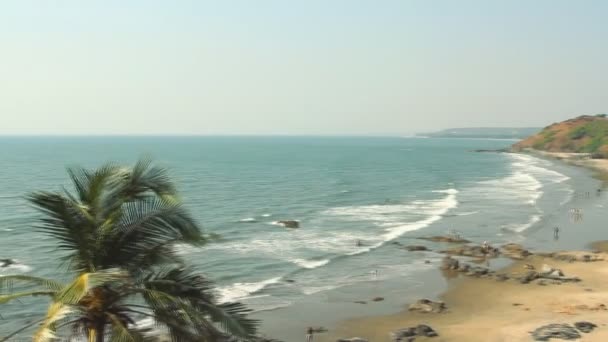 India goa vagator beach, 20 februari 2013. panorama zeezicht. — Stockvideo