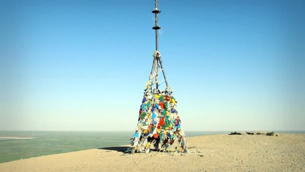 Буддійські obo на пагорб, озеро Baskunchak. Росія — стокове відео