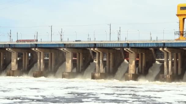 Reset of water at hydroelectric power station on the river — Stock Video