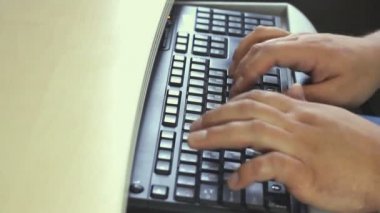 tipik dizüstü klavye