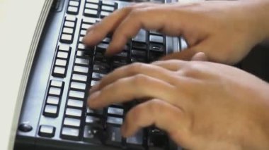 tipik dizüstü klavye