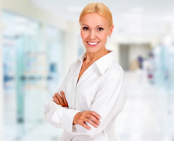 Young business woman in the office smiling to you — Stock Photo, Image