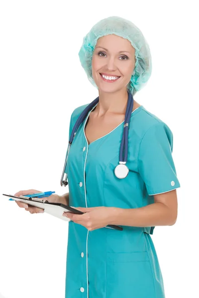 Mulher médica alegre com estetoscópio e prancheta — Fotografia de Stock