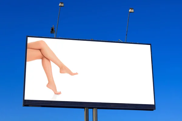 广告牌与女性的双腿和您的消息的地方 — 图库照片