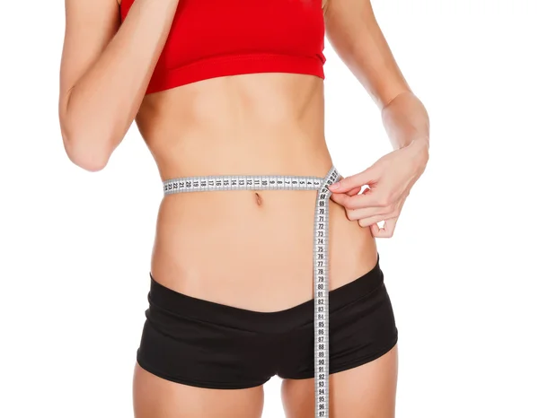 Mujer midiendo cintura con cinta métrica, aislada en blanco —  Fotos de Stock