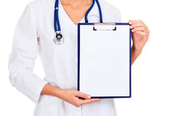 Kobieta lekarz trzymając pusty billboard — Zdjęcie stockowe