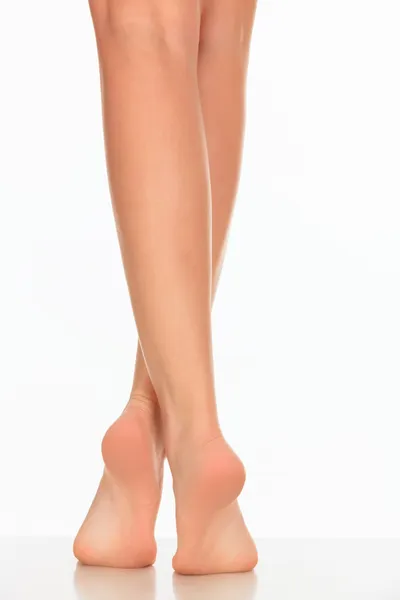 güzel kadın bacaklar beyaz zemin üzerine