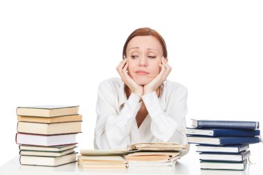 kadın beyaz bir arka plana dayanır kitaplar