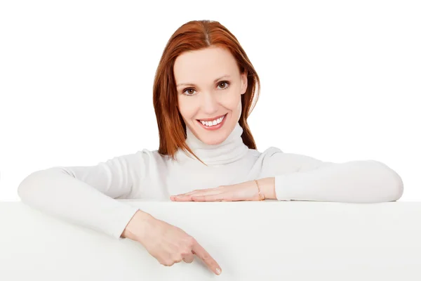 Mujer señalando a un tablero en blanco — Foto de Stock