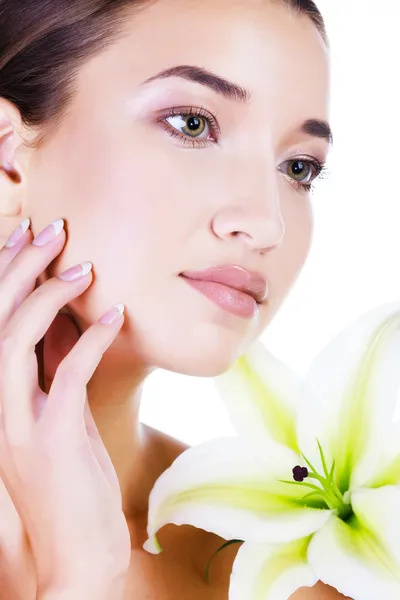 Beautiful face of young asian woman with big lily. — Stock Photo, Image