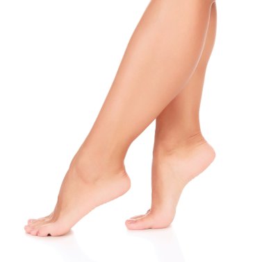 Beyaz arka plan üzerinde izole mükemmel kadın bacakları