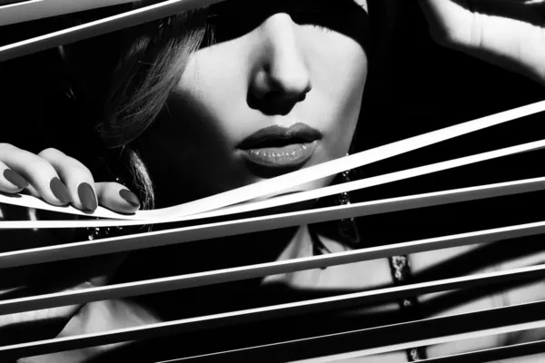 kadın kanepe ile bakmak