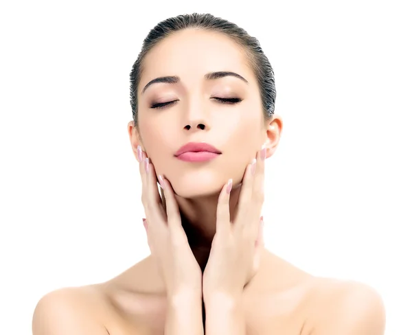 Temiz ve beyaz tenli güzel bir kız.