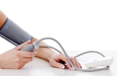 kadın kan basıncı ölçer