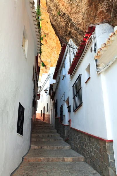 Перегляд вулиці між скелями в setenil de las винних льохів, Каді — стокове фото