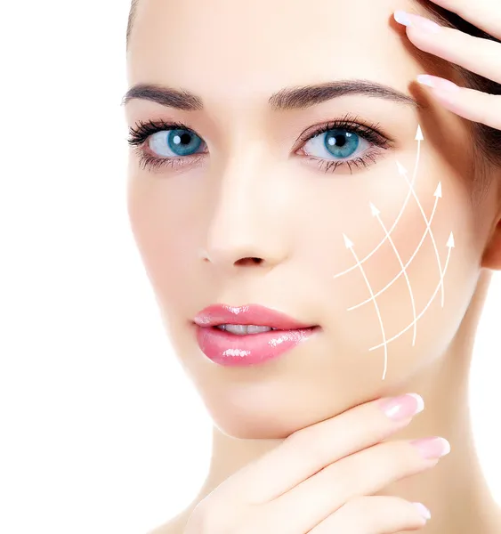 temiz cilt, beyaz arka plan ile genç erkek