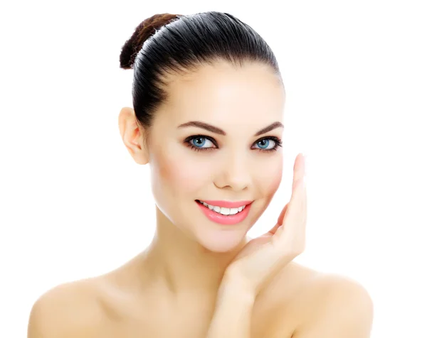Glada kvinna med frisk klar hud, vit bakgrund — Stockfoto