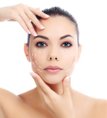 temiz cilt, beyaz arka plan ile genç erkek