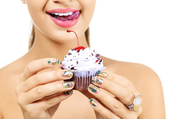 Woman wants to eat a cupcake — Stock Photo, Image