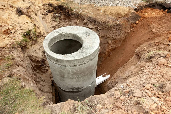 Instalación Del Tanque Subterráneo Para Sistema Alcantarillado — Foto de Stock