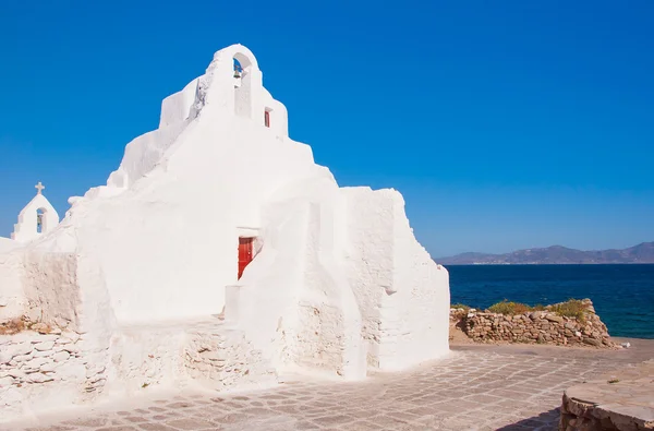 Antigua iglesia Paraportiani del siglo 14 - el lugar más famoso y popular de la isla Mikoneos en Grecia —  Fotos de Stock