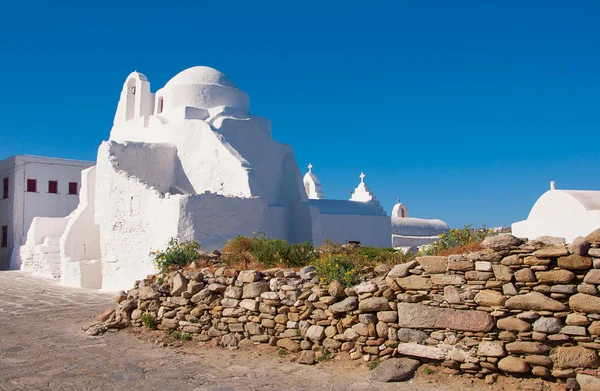 Oude paraportiani 14 eeuw kerk - de meest beroemde en populaire plaats op het eiland mikoneos in Griekenland — Stockfoto