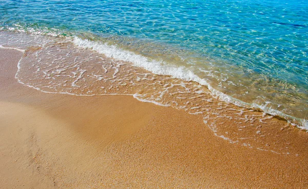 Hermosa playa y mar tropical — Foto de Stock