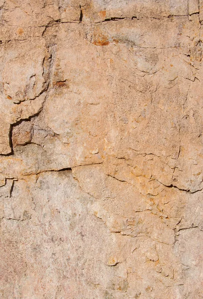 arka plan olarak sağlam bir taş duvar