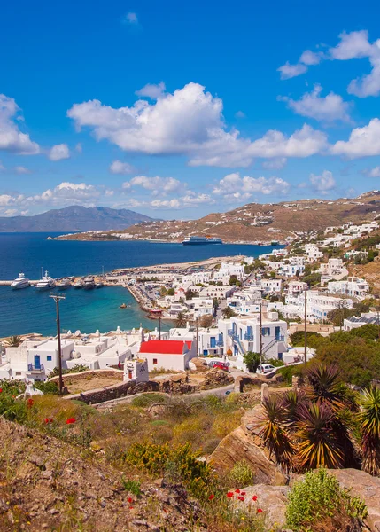 Chora Mykonos con puerto en el fondo del mar, islas y — Foto de Stock