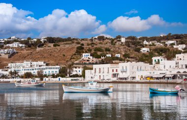 Tekne deniz Bay Yunanistan karşı Mikonos kentine yakın: 