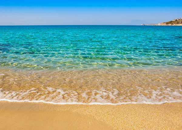 Mooi strand en tropische zee — Stockfoto